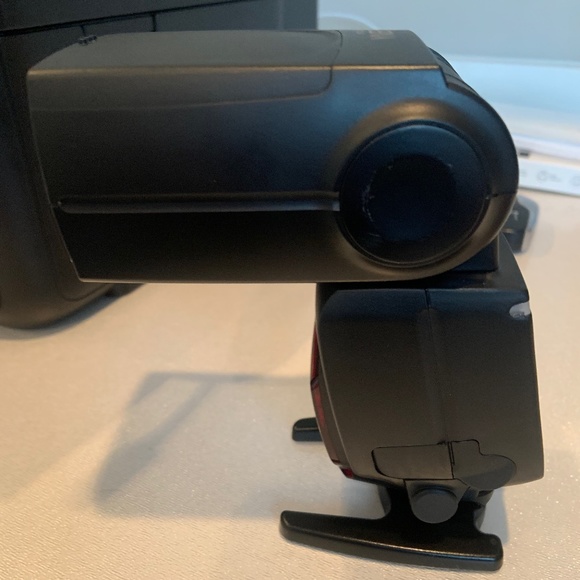 YONGUNO SPEEDLIGHT AND WIRELESS FLASH CONTROLLER- FOR NIKON CAMERAS - Picture 7 of 16